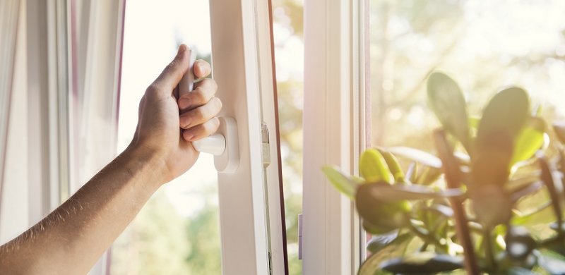 Ventana oscilobatiente